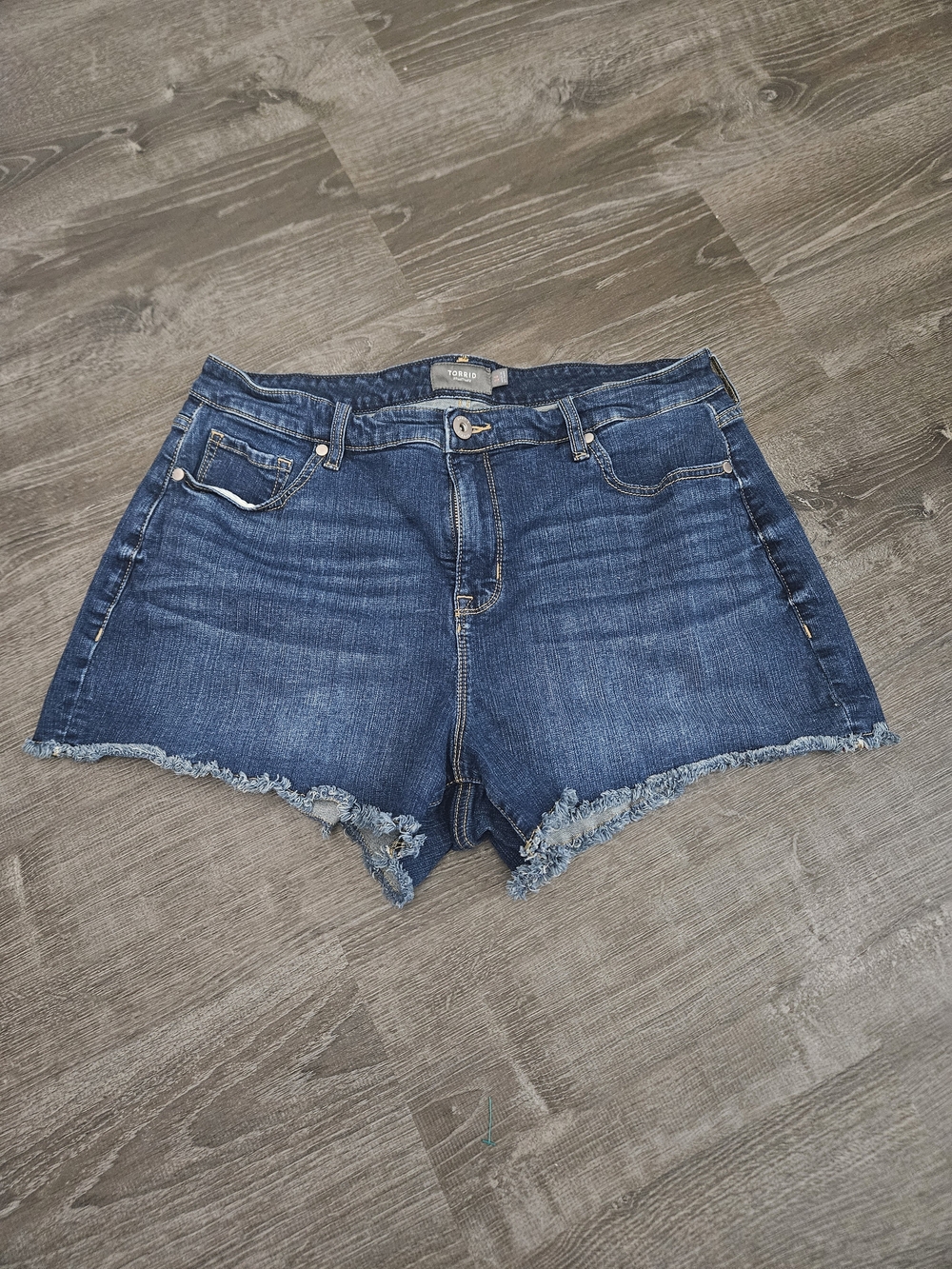 Torrid Mid Rise Denim Cutoff Shorts Blue Distressed Raw Hem Size 14